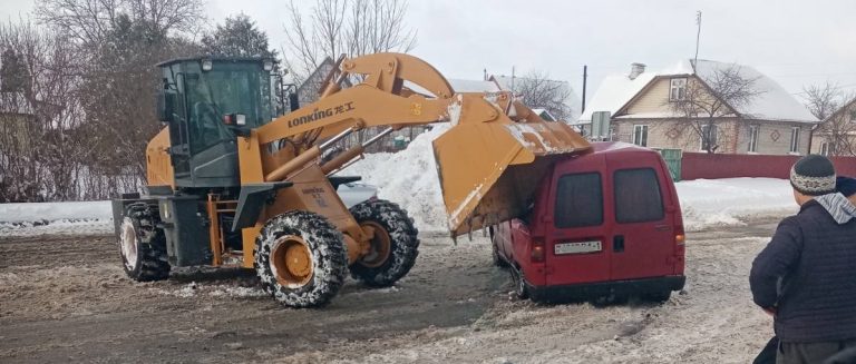 В Кобрине погрузчик ковшом остановил минивен ДТП Кобрин погрузчик