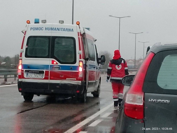 Польский Красный крест помогал в очереди на границе