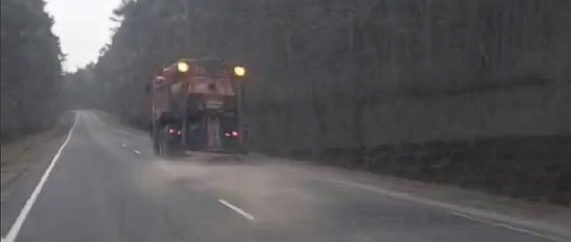 дорогу посыпают при +