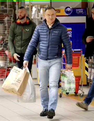 Анджэй Дуда в магазине
