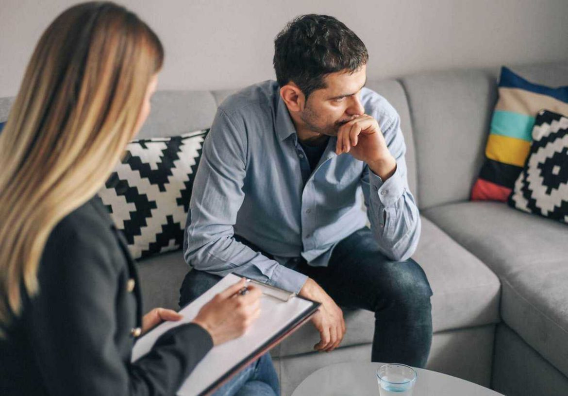 Выбор психологической помощи: частный практик или психологический Центр