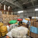Груши, MERCEDES и штрафы – осень под знаком таможни склад с коробками и мешками с задержанным товаром на таможне Беларуси