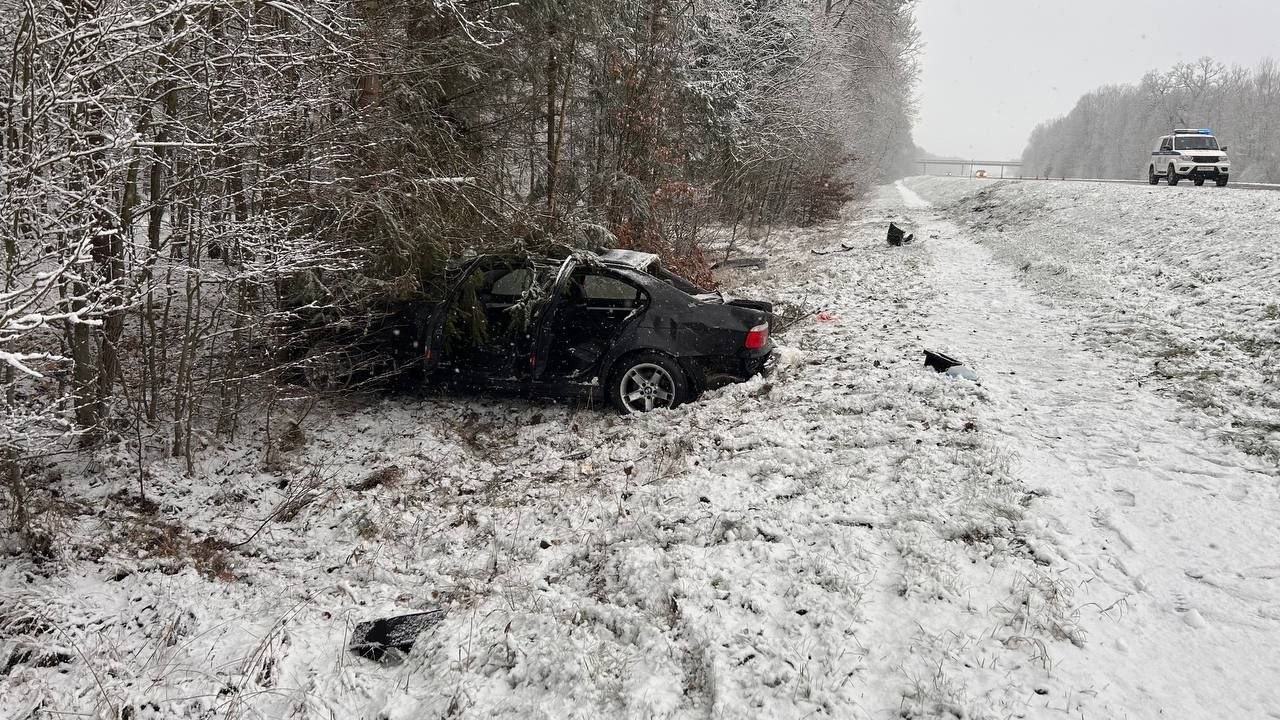 BMW оказался в кювете