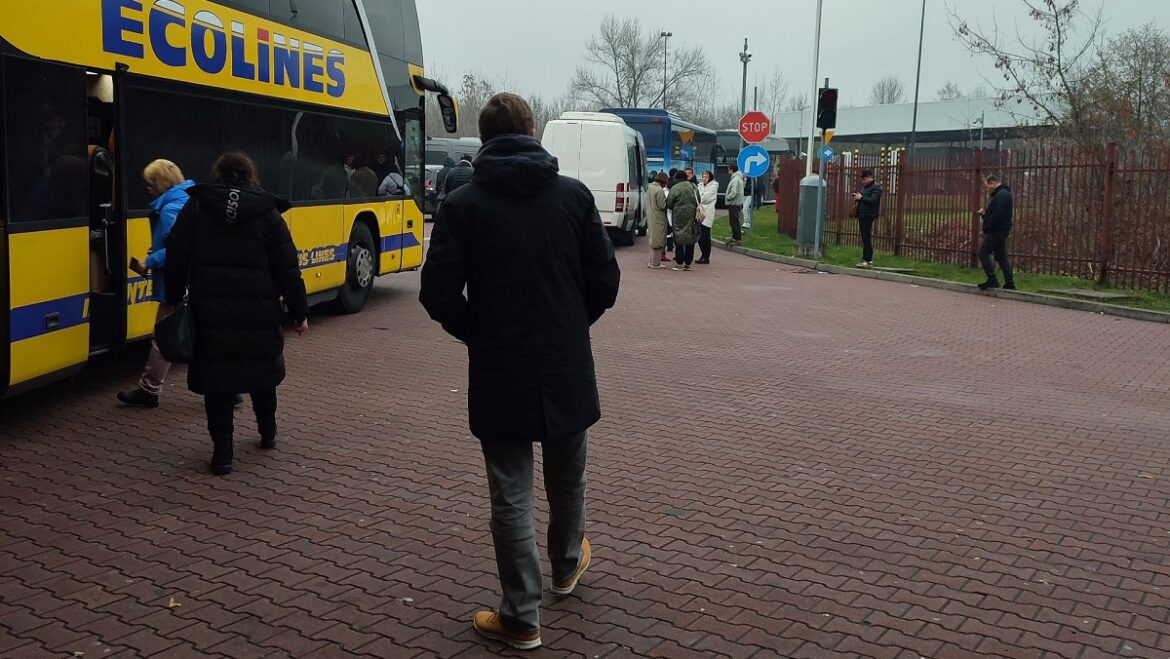 Автобус на границе в Тересполе