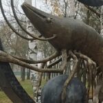 Памятник креветке в Белоозёрске