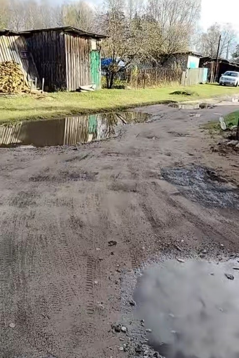 Улицы в деревне Красное