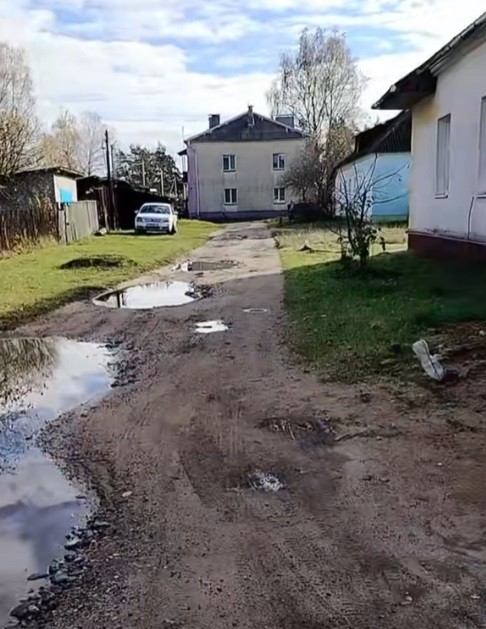 Улицы в деревне Красное