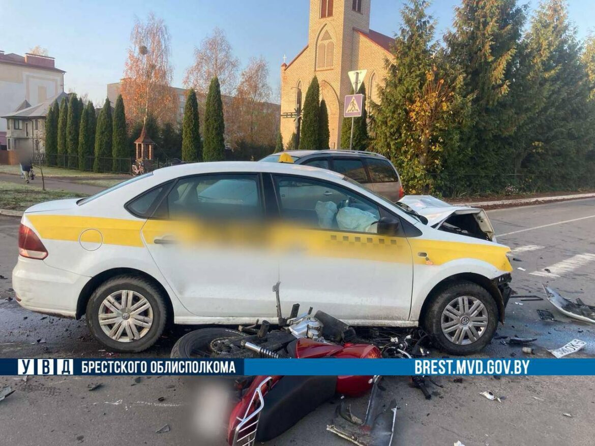 авария машина столкнулась с мотоциклом, пострадал подросток