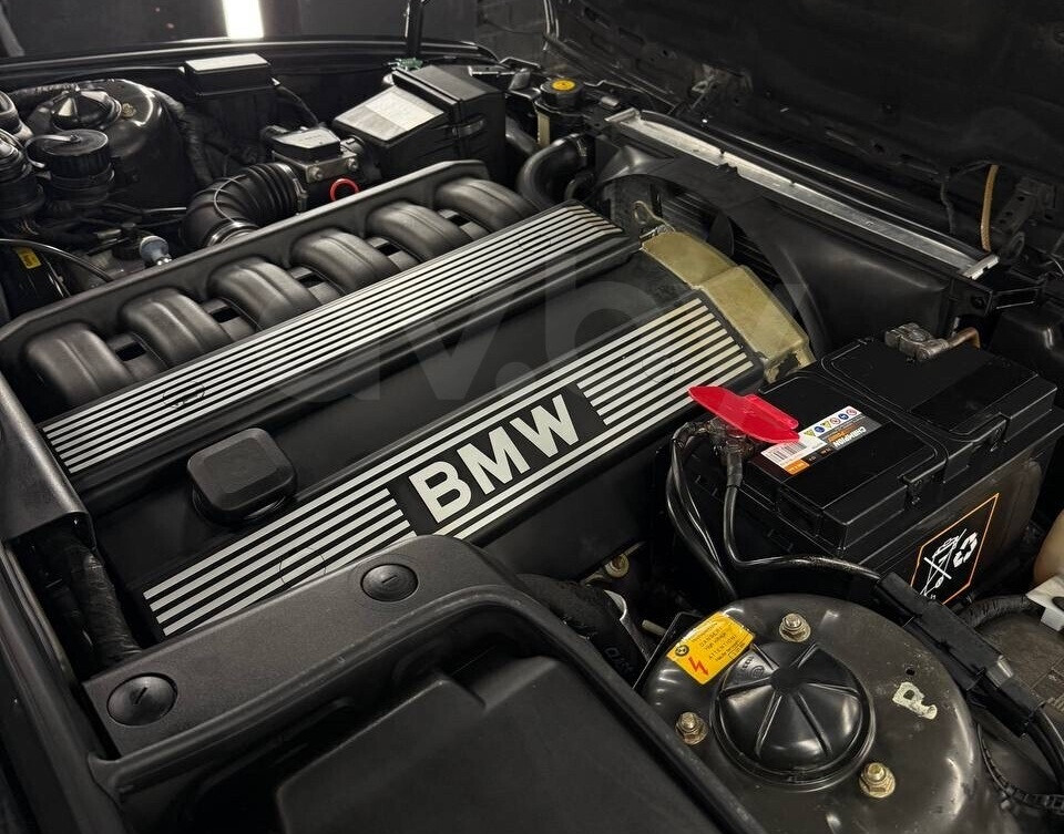 Рядный шестицилиндровый двигатель