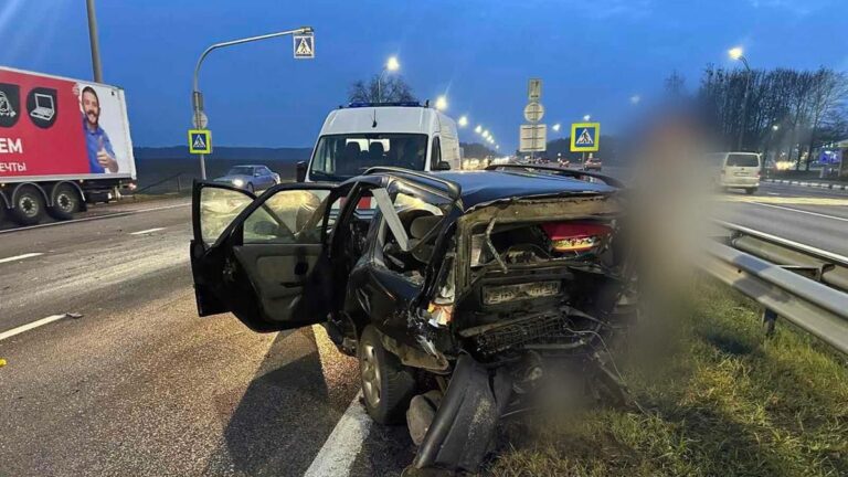 Бус врезался в легковушку на М1 ДТП в Жабинковском районе