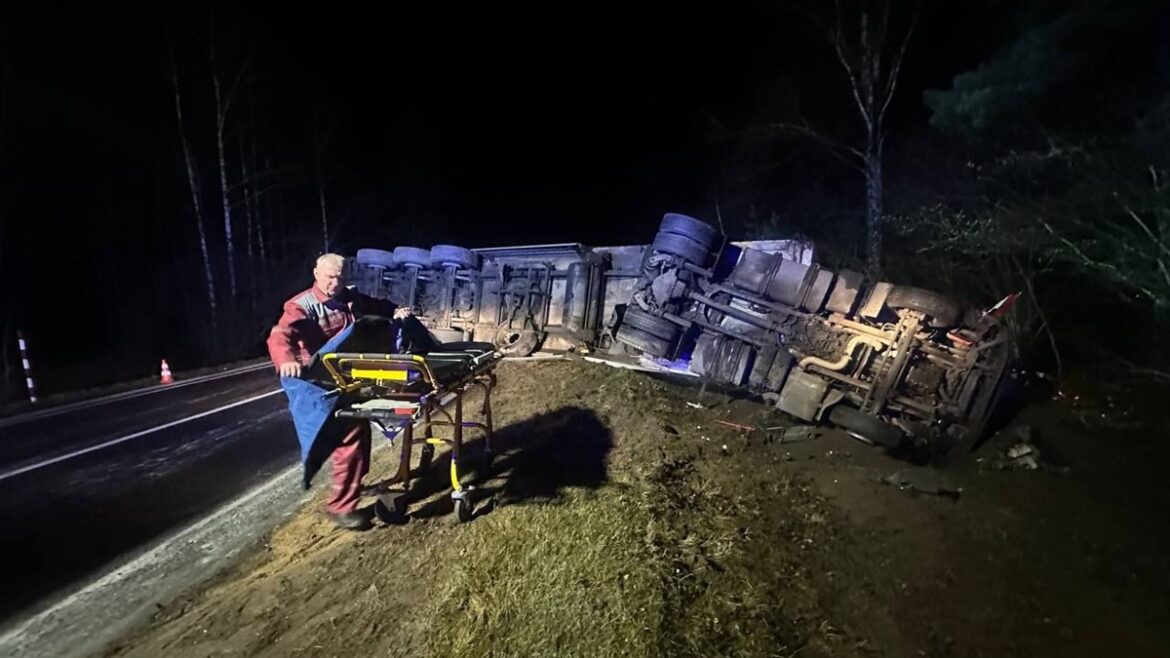 Фура перевернулась в Пружанском районе