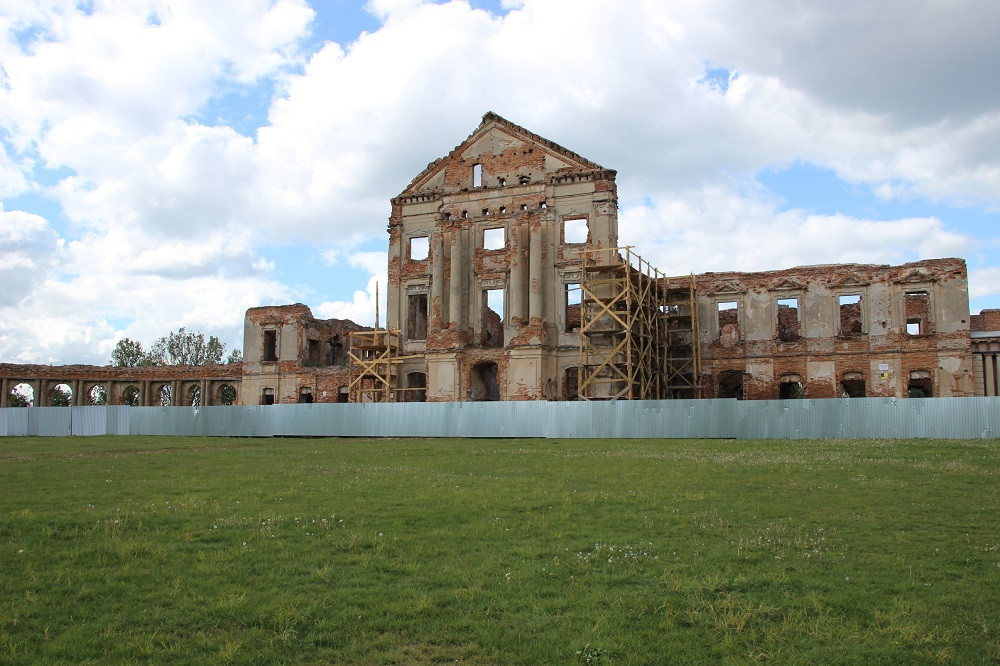 Галоўны корпус палаца