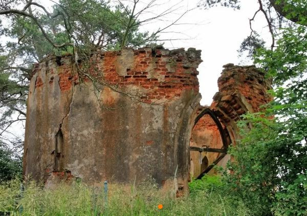 Бартники, часовня-усыпальница