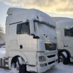 Незаконный ввоз тягачей в Беларусь – задержанные грузовики, ввезённые под видом транзита, стоят на стоянке.