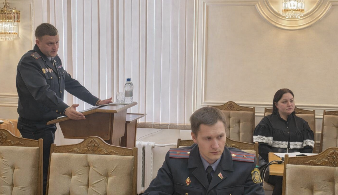 Совещание в Барановичском горисполкоме с участием сотрудников милиции и представителей банков, посвящённое борьбе с мошенничеством.