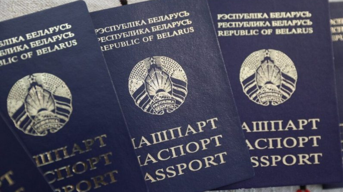 Справка из военкомата для паспорта стала обязательной для мужчин призывного возраста в Беларуси