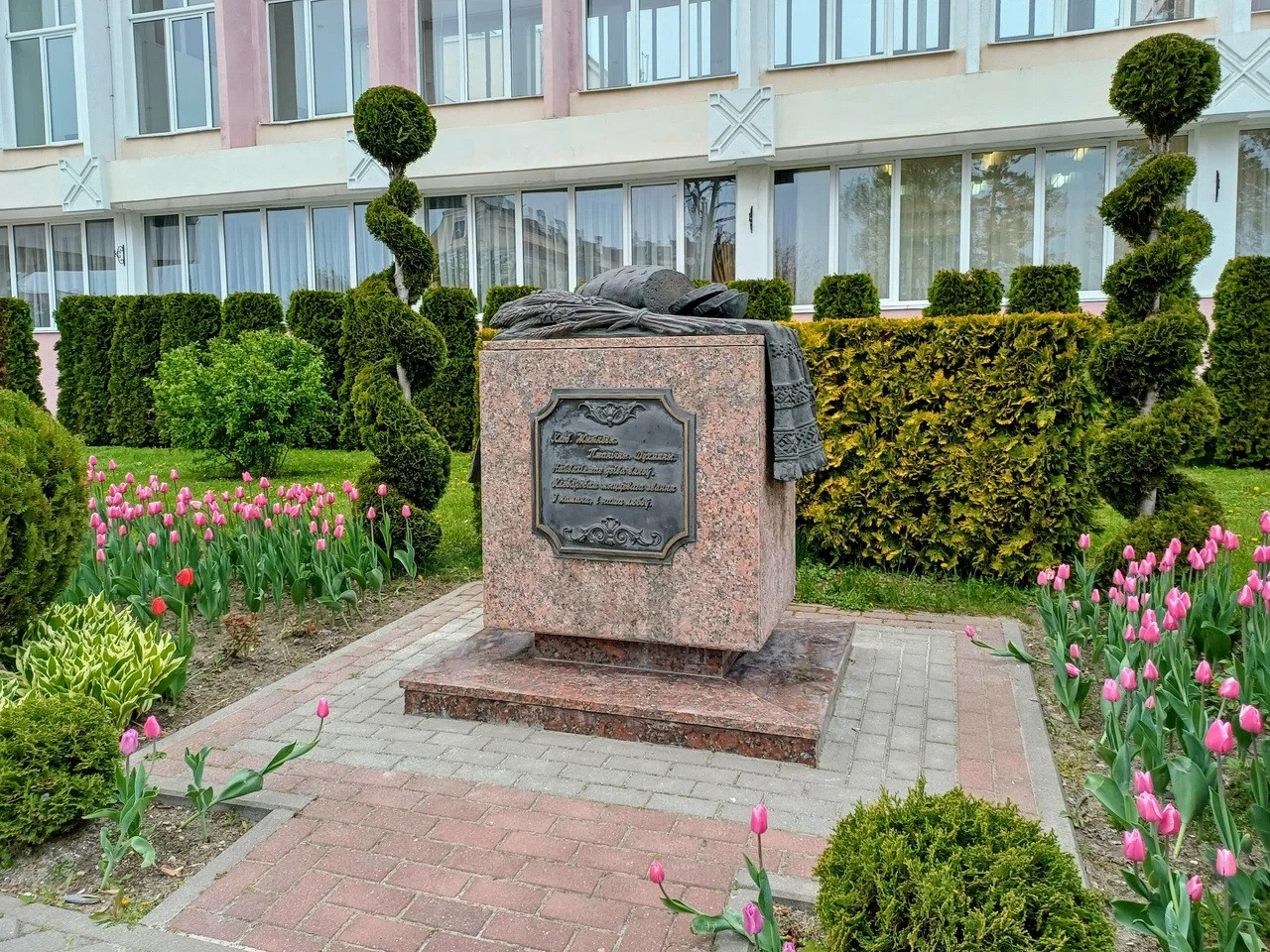 Памятник хлебу в Пинске