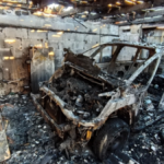 Пожар в гараже – сгоревший автомобиль после сварочных работ