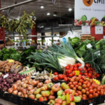 экскурсия по рынку Лиссабона прилавок с овощами и продуктами