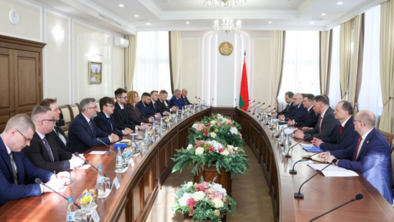 Фуры застряли – счёт уже идёт на миллионы евро