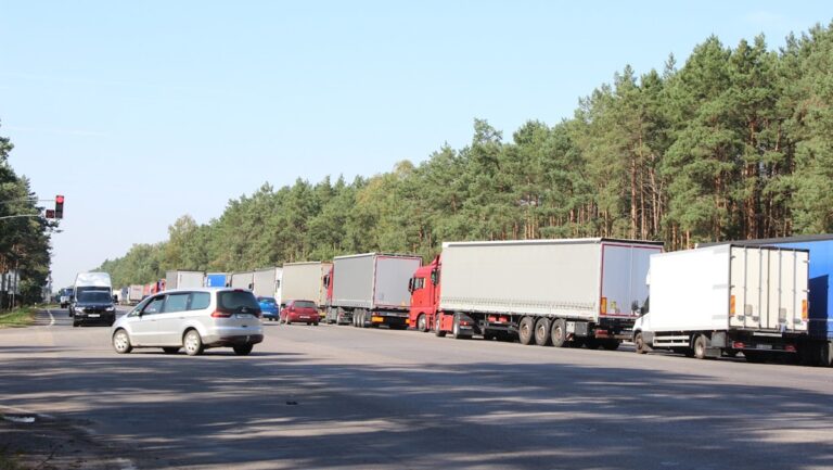 Польша готовит электронную очередь на границе для грузовиков Фуры на границе