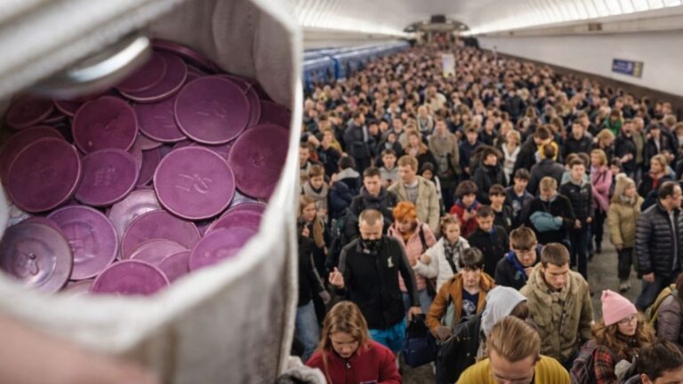 Минчанин хотел купить 3 тысячи жетонов в метро Метро