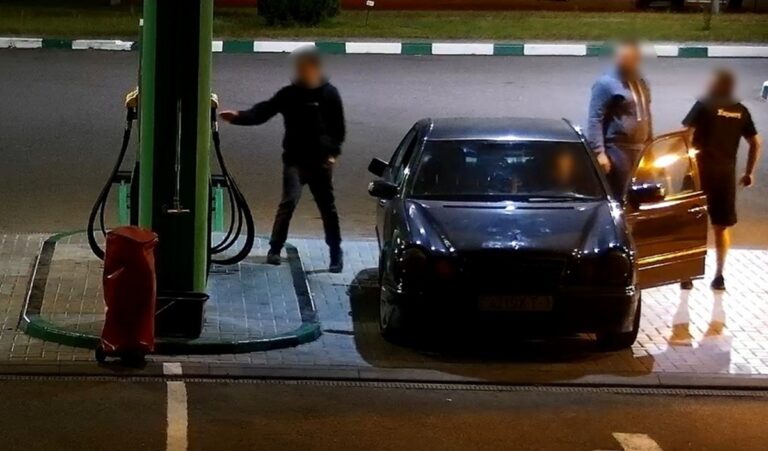 В Пинске молодчики увезли человека в багажнике Пинские бандиты возили человека в багажнике