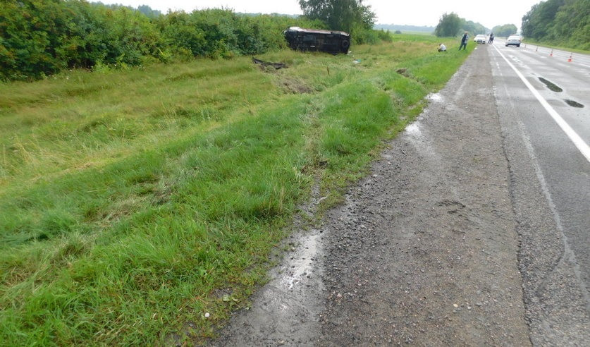 После ДТП маршрутка лежала на боку