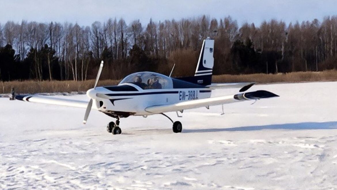 Посадил самолёт на лёд