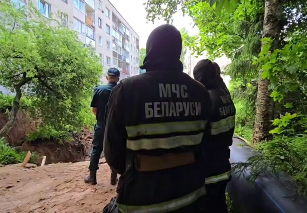 Спасатели на месте происшествия