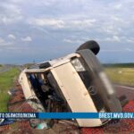 Перевернулся бус с клубникой
