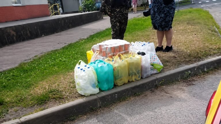Таксист отказался везти большой груз за 8 рублей, теперь спорят, кто был прав таксист отказался везти большой груз