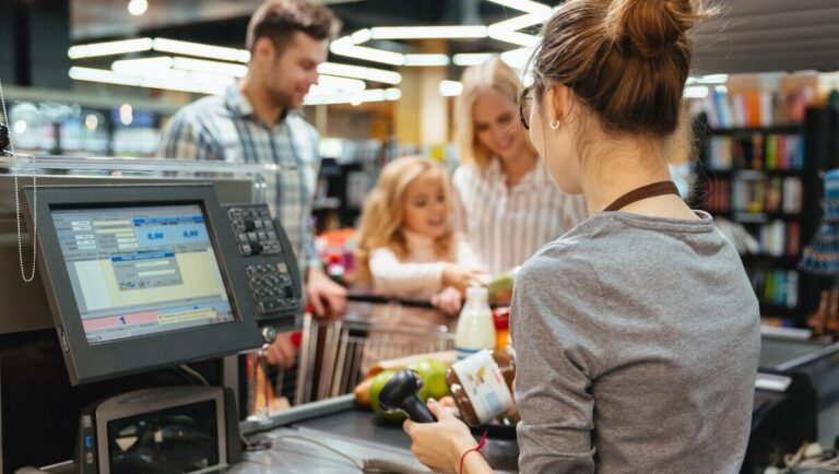 Уволенная продавщица выиграла суд у работодателя незаконное увольнение