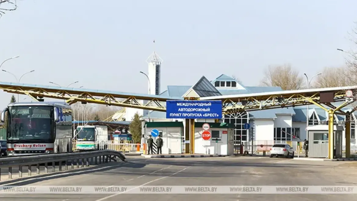 Иностранку задержали 8 октября при выезде через Брест чужой паспорт